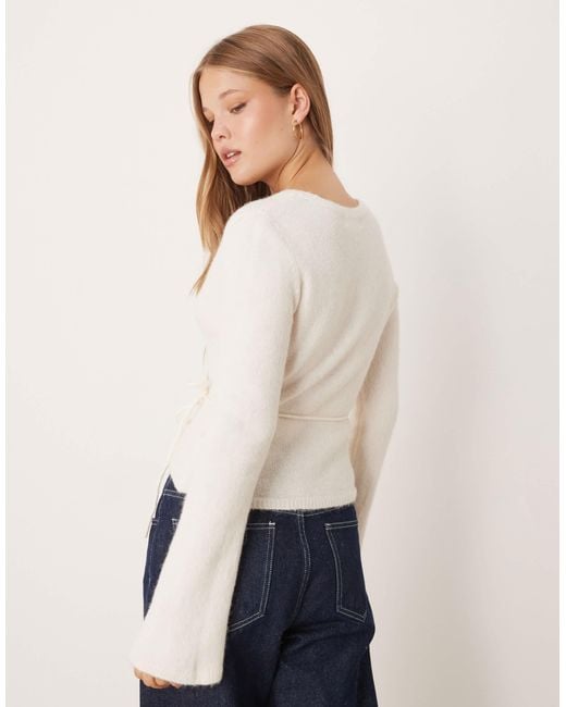 Gina Tricot White – langärmlige wickel-strickjacke aus wolle und alpakawolle