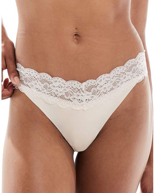 Tanga Beis Con Ribete De Encaje De -Neutro ONLY de color White