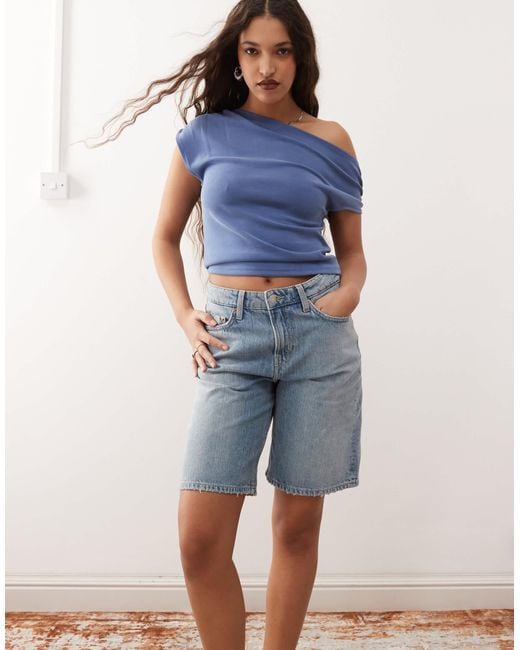 Weekday Blue – knielange jeans-shorts