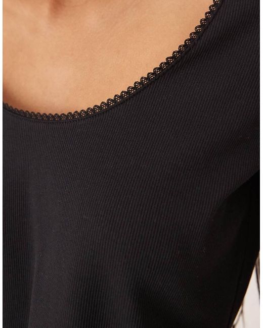 Crop Top Squadrato A Maniche Lunghe A Coste Con Finiture di ASOS in Black
