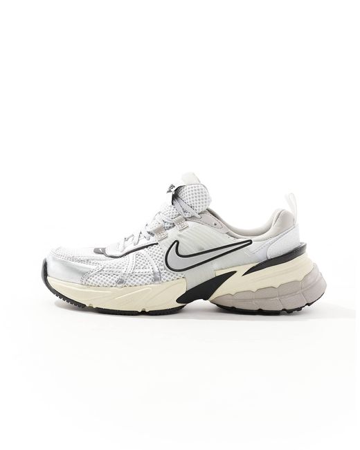 Nike White Sneaker V2K RUN