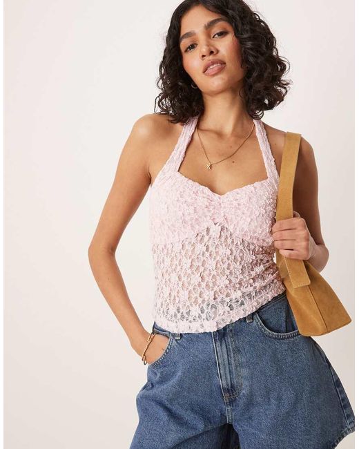 Top De Tirantes Y Cuello Halter Con Detalle Fruncido En El Pecho De Encaje De ASOS de color Blue