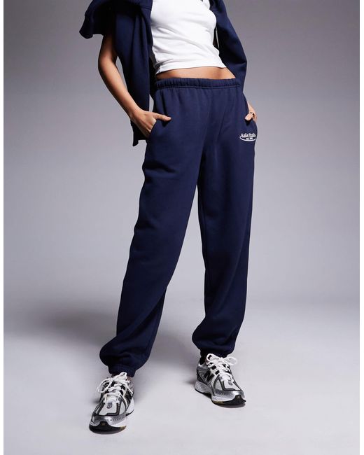Kaiia Blue – studio – jogginghose