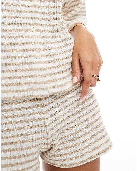 Top Oversize Con Bottoni E Design Cut And Sew di ASOS in White