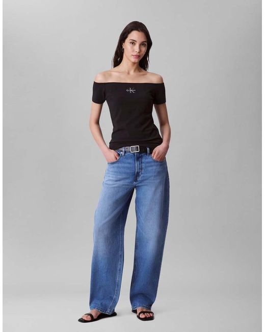 Camiseta Negra De Manga Corta Con Logo Y Escote Bardot De Calvin Klein de color Blue