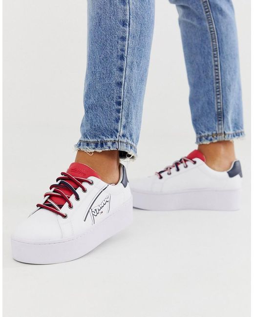 Zapatillas de plataforma plana con logo icónico de la marca Tommy Hilfiger de color White