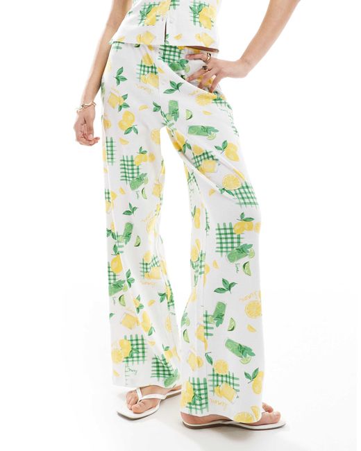 Pantalon d'ensemble large style caleçon en tissu gaufré - imprimé citronnade ASOS en coloris White