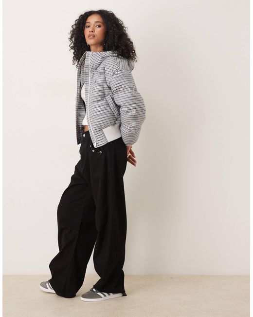 Calvin Klein Gray – kastige, karierte daunen-pufferjacke