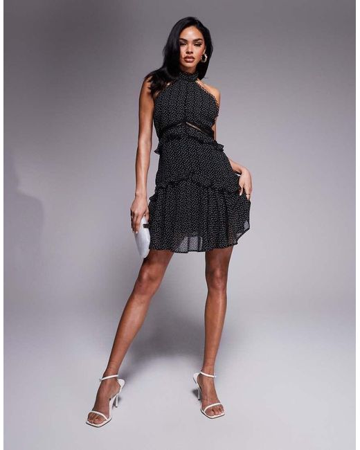 Vestido Corto Escalonado Con Cuello Halter, Pequeños E Inserto De Encaje De ASOS de color Blue