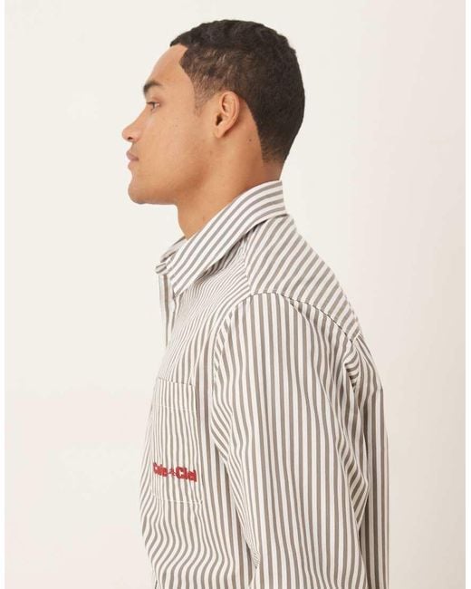 ASOS Ruimvallend Gestreept Poplin Overhemd Met Borduursel Op De Borst in het Natural voor heren