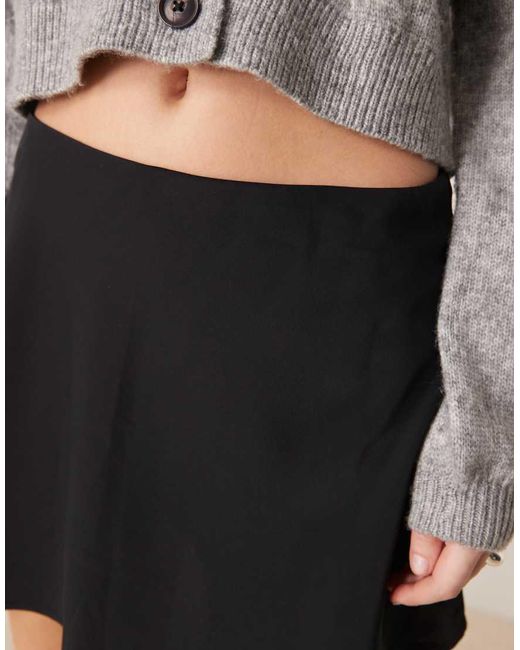 Gonna Pantalone Svasata Nera A Vita Alta di Abercrombie & Fitch in Natural