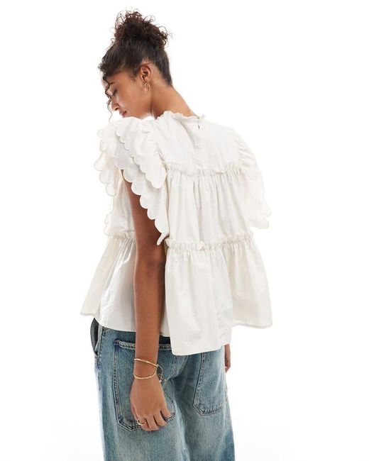 Top Blanco Hueso De Corte Trapecio De Object de color White