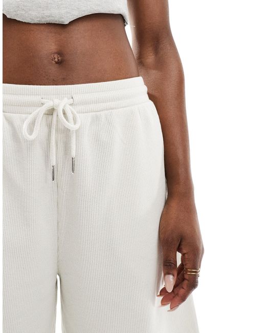 ASOS Natural – longline-shorts
