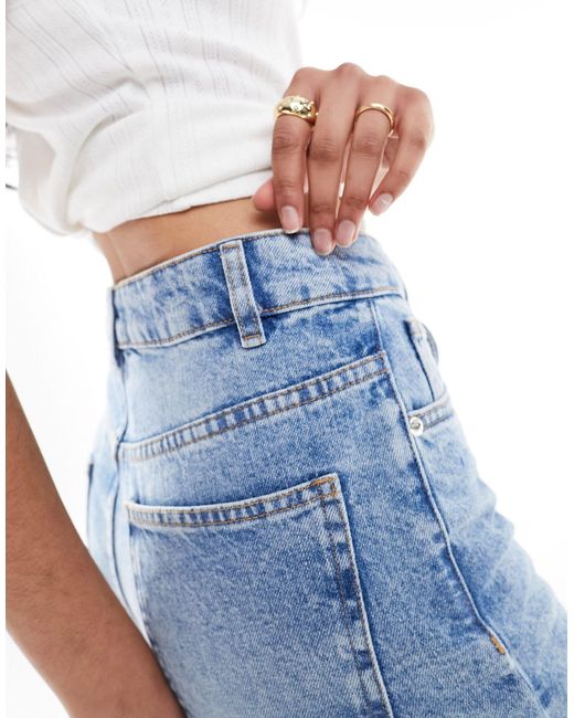 Jeans taglio corto medio a fondo ampio di ASOS in Blue