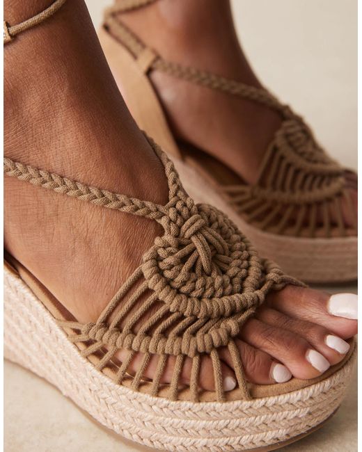 Tallulah - sandales compensées en crochet tressé avec liens autour ASOS en coloris Natural