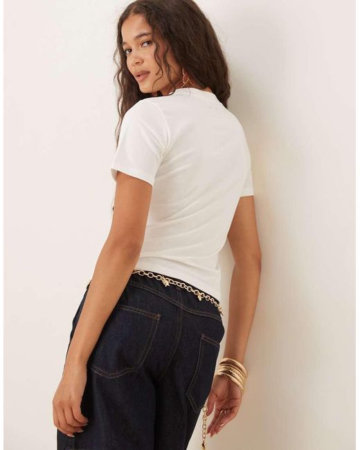 Camiseta Blanca Con Diseño Encogido Honey De Never Fully Dressed de color Natural