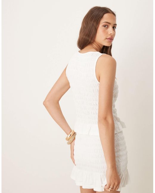 ASOS Natural – gesmoktes top