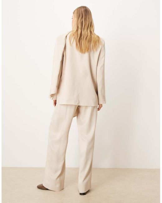 Pantalones De Sastre De Pernera Ancha Con Pinzas Muy Marcadas Y Cinturilla Plisada De Satén De -Blanco ASOS de color Natural