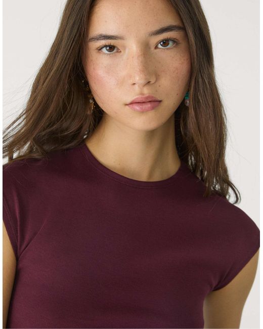Stradivarius Red – figurbetontes basic-t-shirt