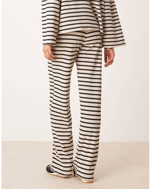 ASOS Flare-Broek Met Wafelstructuur En Zwart-Witte Strepen, Deel Van Co-Ord Set in het Natural