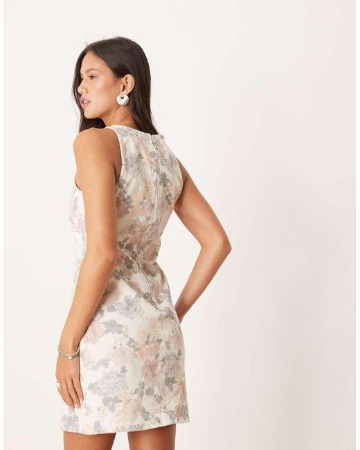 Vestido Vaquero Corto Elástico Con Estampado Floral Y Detalle De Costuras De -Blanco ASOS de color White