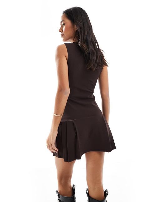Miss Selfridge Mouwloze Mini Jurk Met Geplooide Rok En Verlaagde Taille in het White