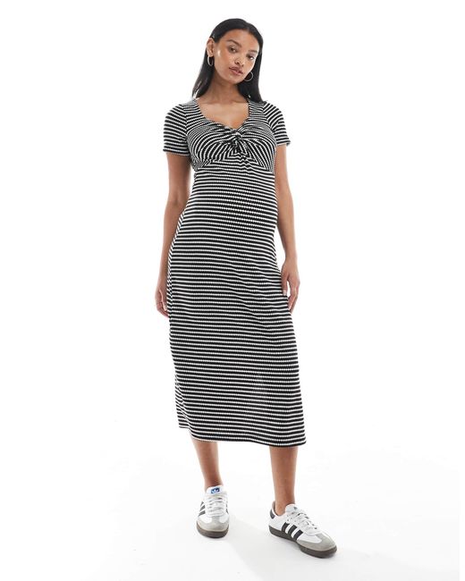 Mama.licious White Mamalicious maternity – midikleid aus jersey mit schwarz-em jacquard-streifenmuster und herzausschnitt, umstandsmode