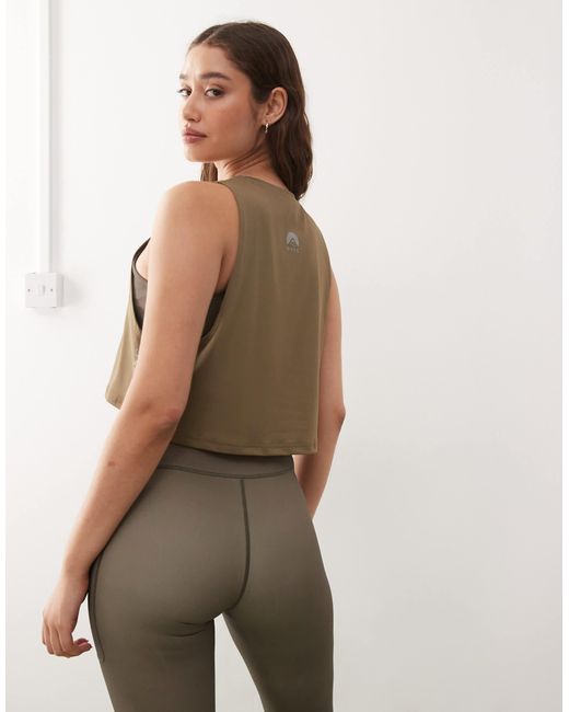 OOSC Green – infinite – cropped tanktop