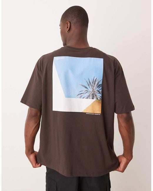 Camiseta Marrón Extragrande Con Estampado Gráfico De Paisaje En La Espalda De ASOS de hombre de color Brown