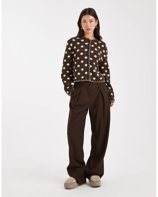 Miss Selfridge Brown – gepunktete strickjacke