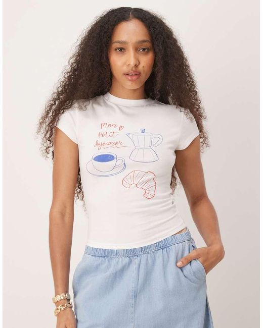 T-Shirt Baby Color Latte Di Cocco Con Grafica Di Colazione di ASOS in White