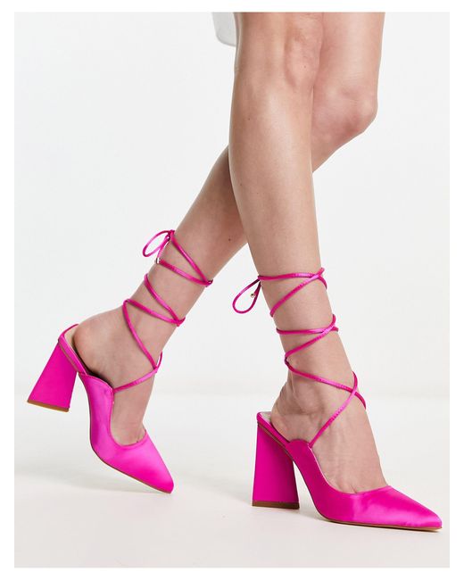 Rishita - chaussures en satin à découpe nouées à la cheville - vif Raid en coloris Pink