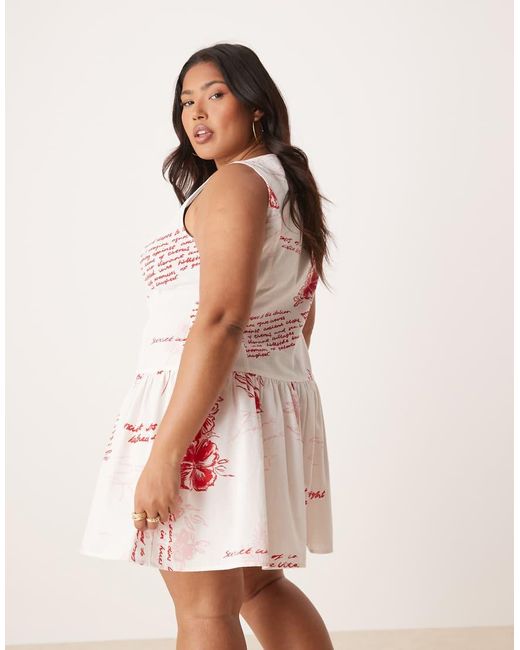 Vestido Corto Abotonado Con Estampado Floral Rojo, Cintura Baja Y Cuello Barco De Asos Design Curve ASOS de color Pink