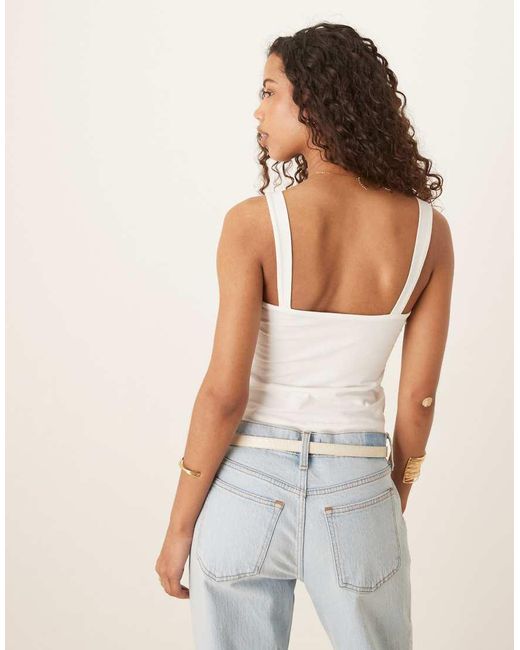 Top Aderente Color Avorio Con Perline Sulle Spalline di ASOS in White