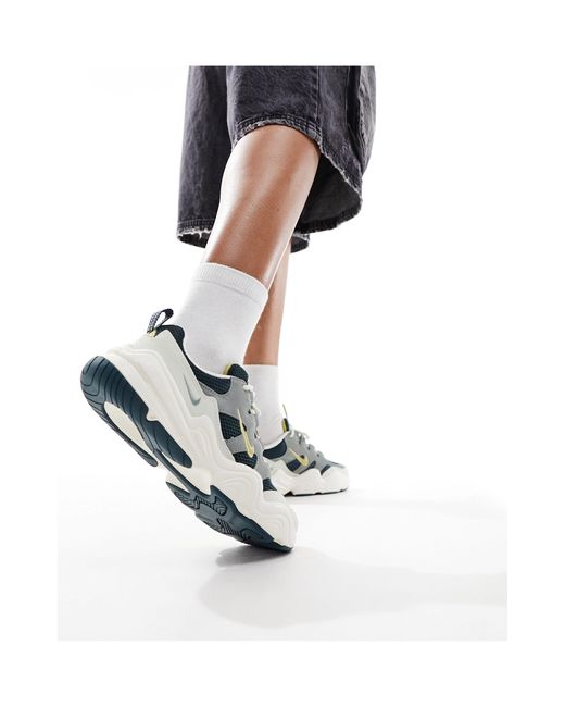 Tech hera - sneakers unisex color giungla scuro e vetro marino di Nike in Blue