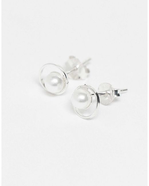 Kingsley Ryan Metallic Cutout Round Stud Earring With Pearl