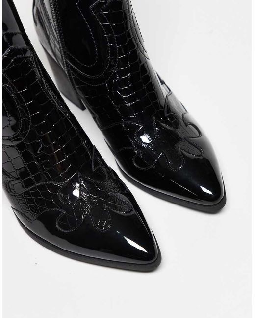 Botines Chelsea Negros De Tacón Con Detalles De Estilo Wéstern De Charol De ASOS de hombre de color Black