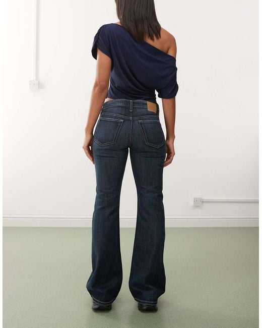 Vaqueros Bootcut Azul Oscuro De Corte Slim Y Talle Bajo Nova De Weekday de color Blue