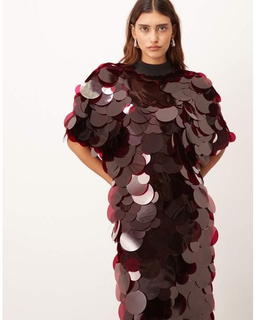 ARRANGE Hoogsluitende Maxi Jurk Met Grote Lovertjes En Franjes Aan De Zoom in het Red