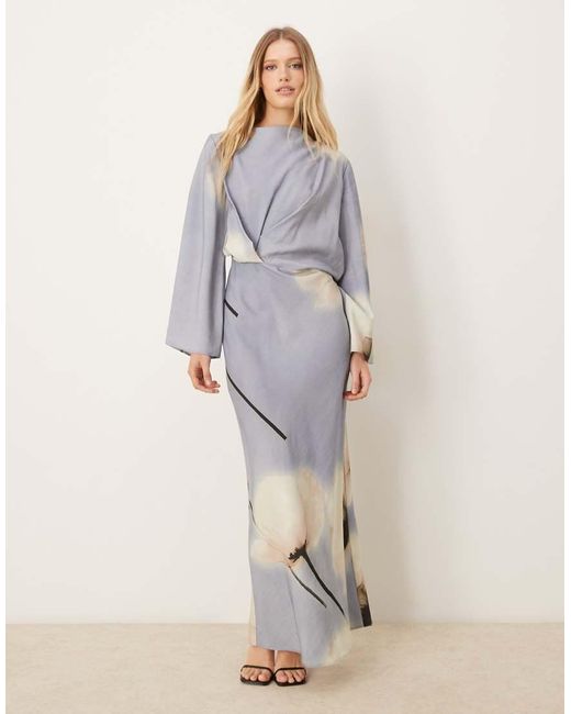 Vestido Largo Azul De Manga Larga Y Corte Al Bies Con Estampado Floral Llamativo Y Detalle Recogido En La Cintura De ASOS de color Gray