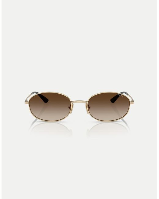 Gafas De Sol Dorado Pálido Con Montura Ovalada Y Lentes Marrones De Vogue de color White