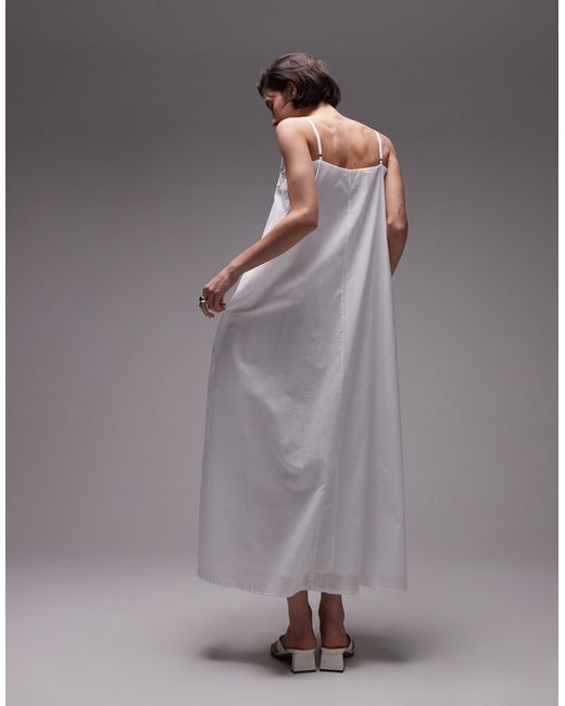 Robe trapèze longue à bretelles fines avec bordure en dentelle fleurie SNDY'S en coloris Gray