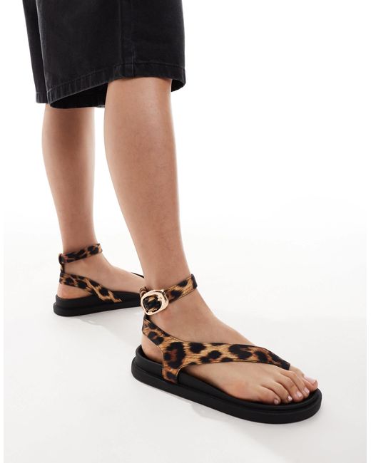 London Rebel Black Toe Loop Sandals