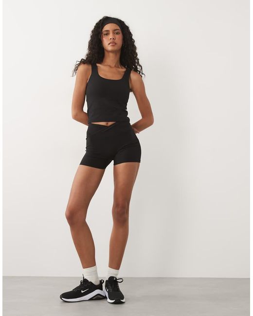 4505 Black Soft Touch Scoop Neck Vest With Inner Bra And Removable Padding