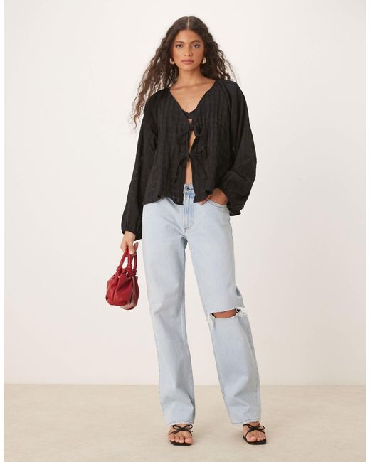 ASOS Black – strukturierte bluse mit schnürdetail und tiefem ausschnitt