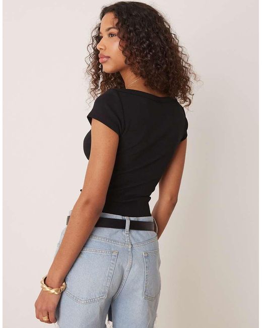 Gina Tricot Slim-Fit Geribbelde Top Met Korte Mouwen En Boothals in het Black