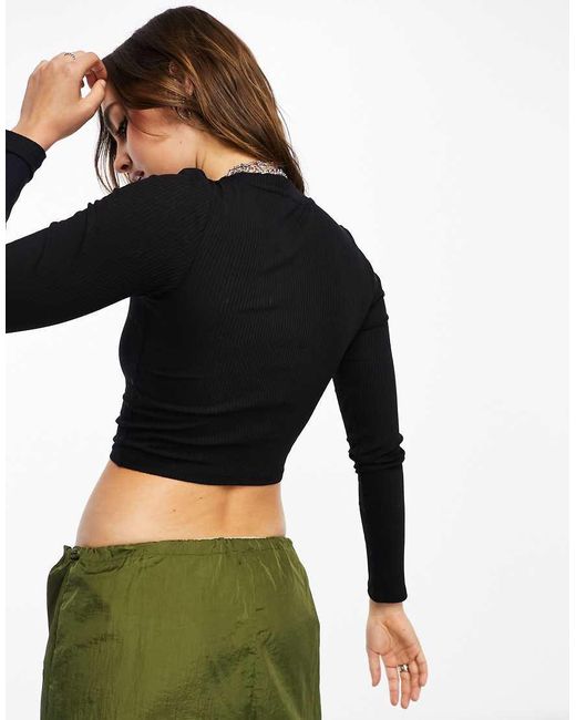 Top De Manga Larga De Canalé De Monki de color Black
