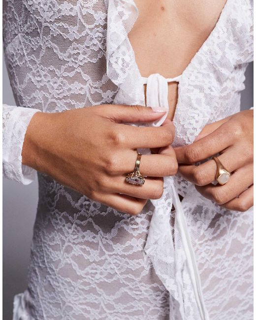 Clarisse - robe courte en dentelle à décolleté plongeant avec volants et liens à nouer I.AM.GIA en coloris Gray