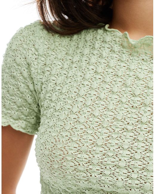 Camiseta verde salvia con diseño encogido Vero Moda de color Green