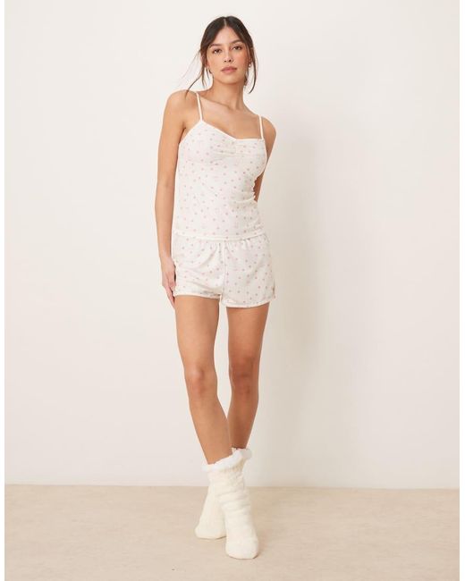 Completo Con Pantaloncini E Canottiera Taglio Lungo di Loungeable in White